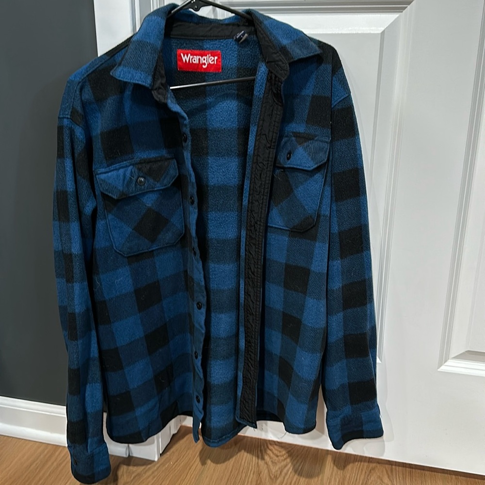 Men’s Wrangler button down